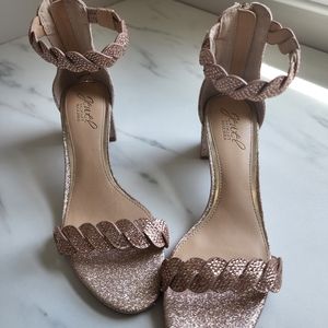 Jewel Badgley Mischka size 7